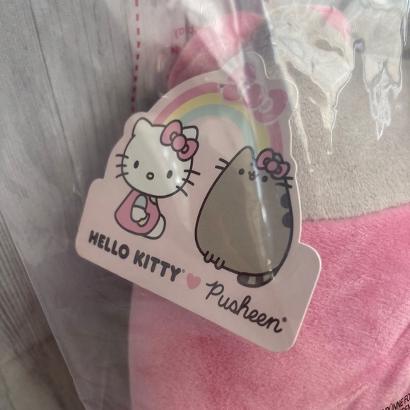 NEW! Hello Kitty x Pusheen Plush - Picture 3 of 3